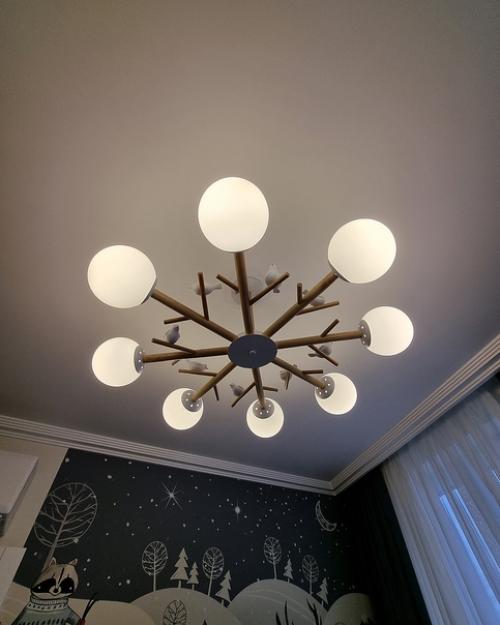 Детская комната.  Часть комнаты там, где висят три светильника - это бывшая лоджия. 04