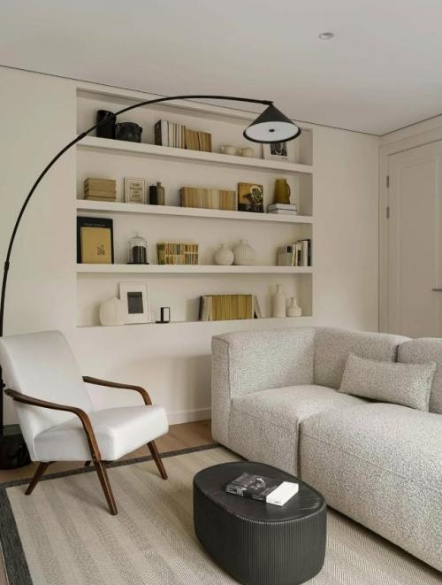 Квартира находится в спокойном зелёном районе, где нет суеты и шума большого города. 05