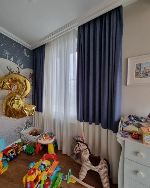 Детская комната.  Часть комнаты там, где висят три светильника - это бывшая лоджия. 01