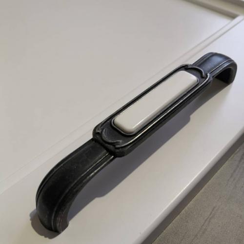 Даже небольшая кухонька может быть уютной функциональной. 07