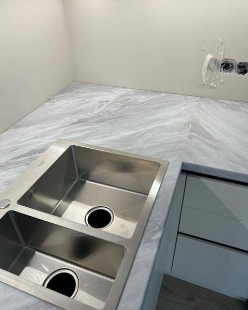 Хорошая современная кухня в крутом исполнении. 07