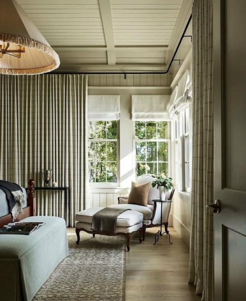 Интерьер этого загородного дома построен на тонком балансе между архитектурой и окружающей природой - они словно продолжают друг друга. 07