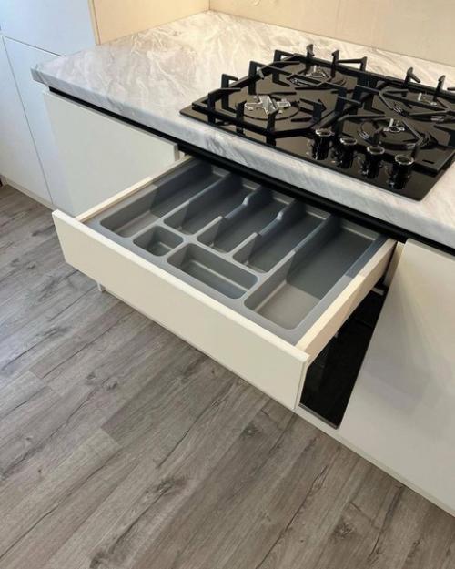 Хорошая современная кухня в крутом исполнении. 08