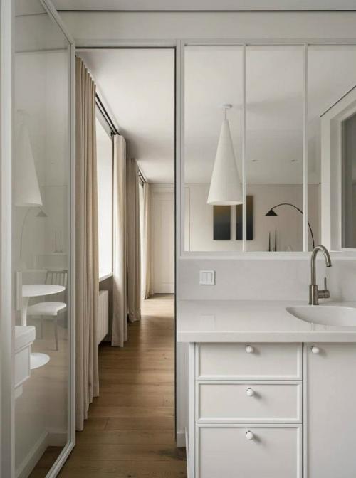 Квартира находится в спокойном зелёном районе, где нет суеты и шума большого города. 08