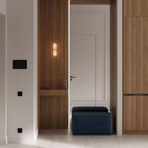 Деревянные элементы делают интерьер ближе к природе, а оригинальность их использования подчеркивает профессионализм дизайнера. 02