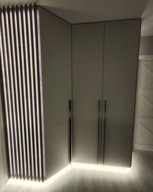 Решили сделать необычный шкаф и у наших мебельщиков это получилось. 07