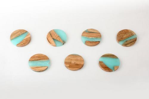 Табурет из обрезков со смолой. 08