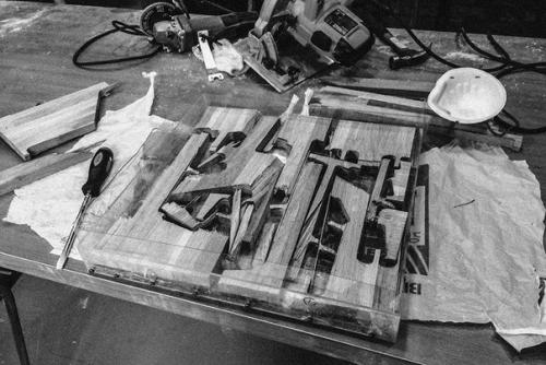 Табурет из обрезков со смолой. 02