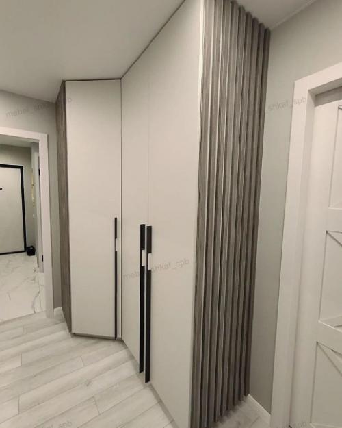 Решили сделать необычный шкаф и у наших мебельщиков это получилось. 06