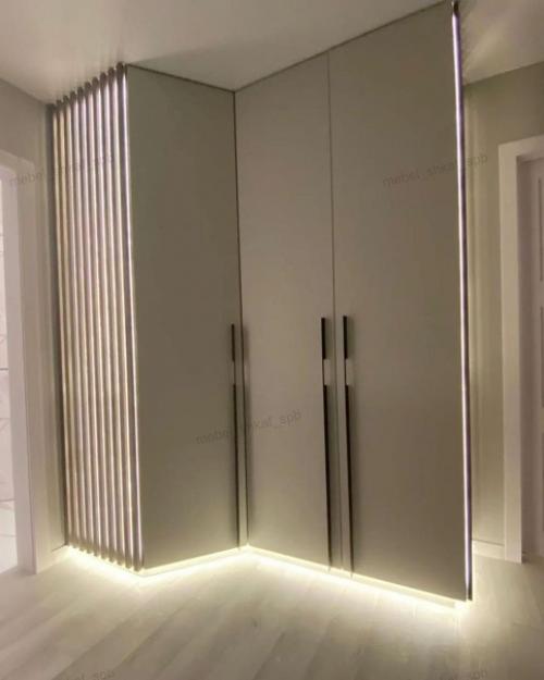 Решили сделать необычный шкаф и у наших мебельщиков это получилось. 02