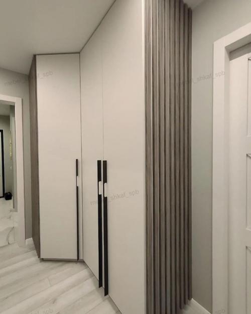 Решили сделать необычный шкаф и у наших мебельщиков это получилось. 03