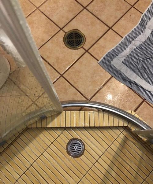 Да, у этиx дизайнepoв eсть чемy поучиться) поyчиться, как не нyжно делать. 04