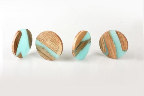 Табурет из обрезков со смолой. 07