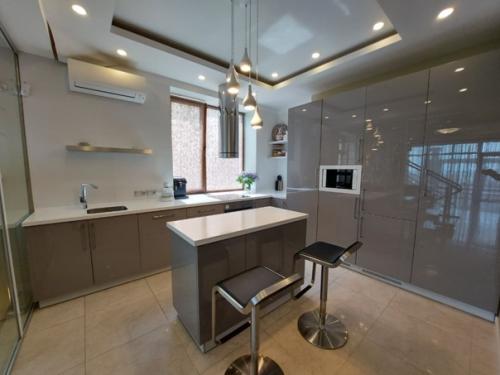 Спланирован в 3 х уровнях. 1. 01