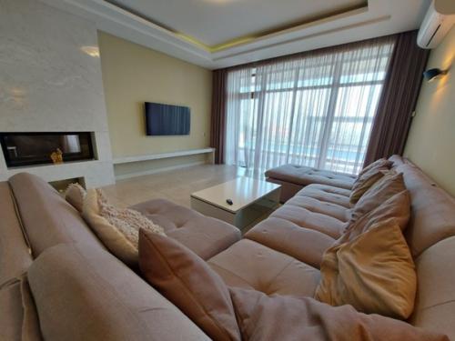 Спланирован в 3 х уровнях. 1. 02