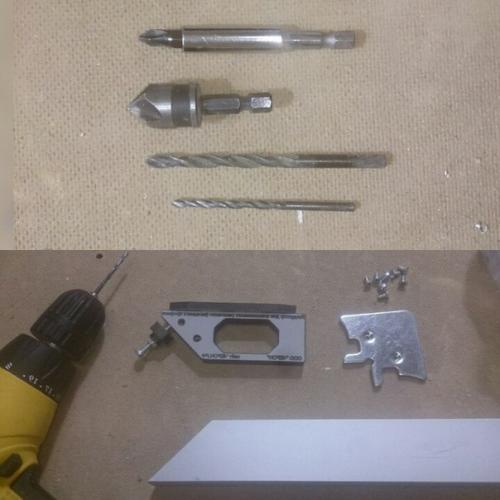 Вариант дверцы из рамочного алюминиевого профиля и стекла или зеркала на сантехнический люк в санузле. 03 Вариант дверцы из рамочного алюминиевого профиля и стекла или зеркала на сантехнический люк в санузле. 03