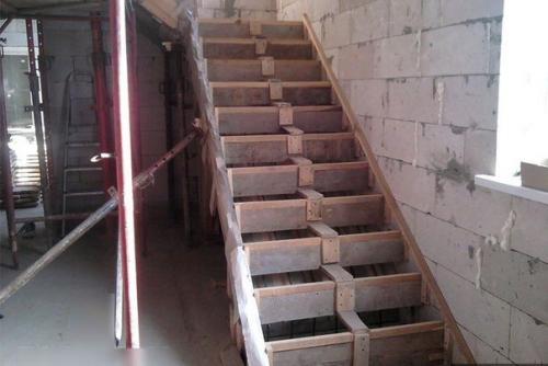 Расчет, монтаж, заливка и отделка бетонной лестницы своими руками. 03 Расчет, монтаж, заливка и отделка бетонной лестницы своими руками. 03