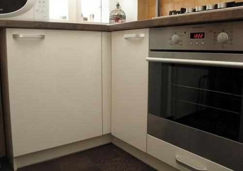 Кухня: вариант наполнения 5, 9 квадратного метра. 03