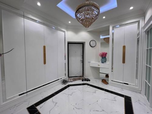 132 кв.  м. после капитального ремонта. 04