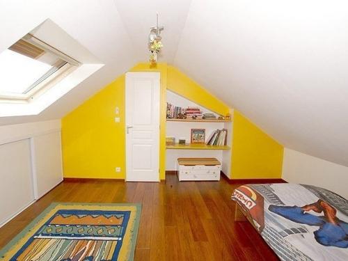 Как красиво и удобно обустроить мансарду в садовом доме на даче. 02