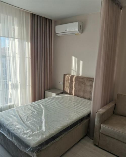 Наша студия.  Ремонт сделали очень быстро, дизайн продумали сами. 06