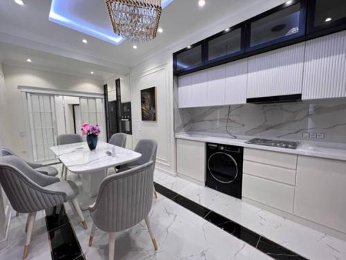 132 кв.  м. после капитального ремонта. 03