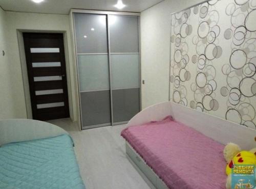 Детская комната у нас одна, а деток двое - мальчик и девочка. 01