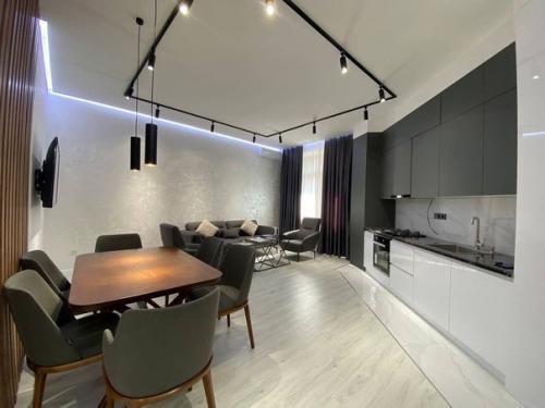 Кухня - гостиная в новостройке после капитального ремонта. 01