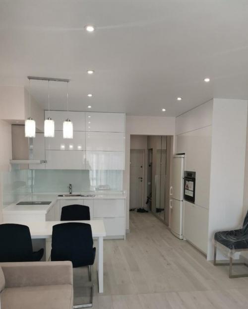 Наша студия.  Ремонт сделали очень быстро, дизайн продумали сами. 01