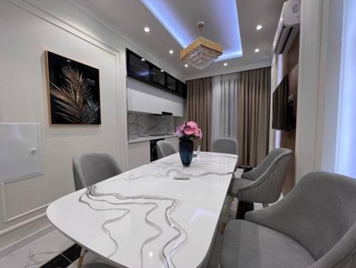 132 кв.  м. после капитального ремонта. 02