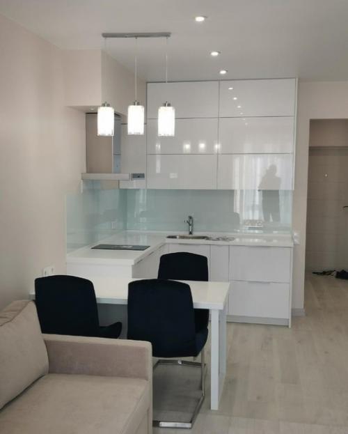 Наша студия.  Ремонт сделали очень быстро, дизайн продумали сами. 03