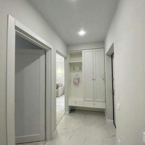 70 кв.  м. кухня - студия + 2 спальни. 03