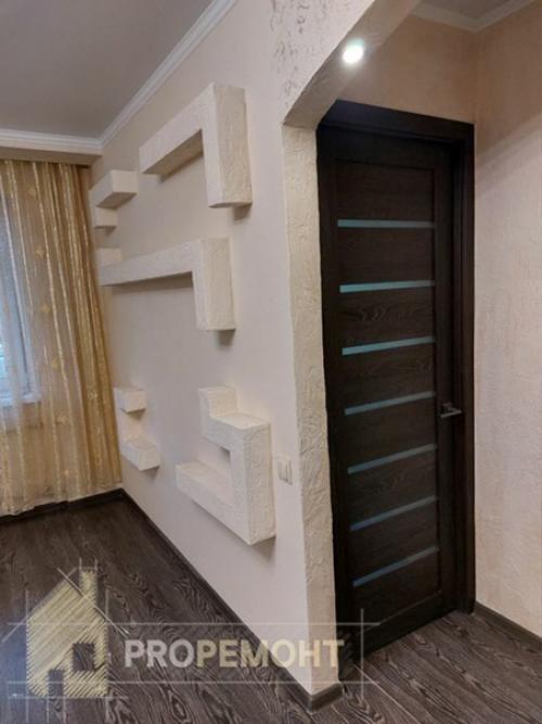 Выполнено утепление пенопластом по периметру квартиры, так же проложен теплый пол - комната коридор, кухня, ванная. 02