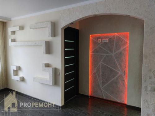 Выполнено утепление пенопластом по периметру квартиры, так же проложен теплый пол - комната коридор, кухня, ванная. 01