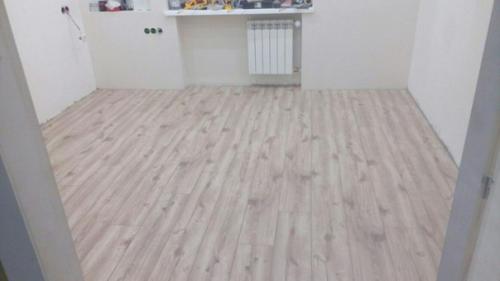 Детская.  Все сделал один, кроме натяжного потолка. 04