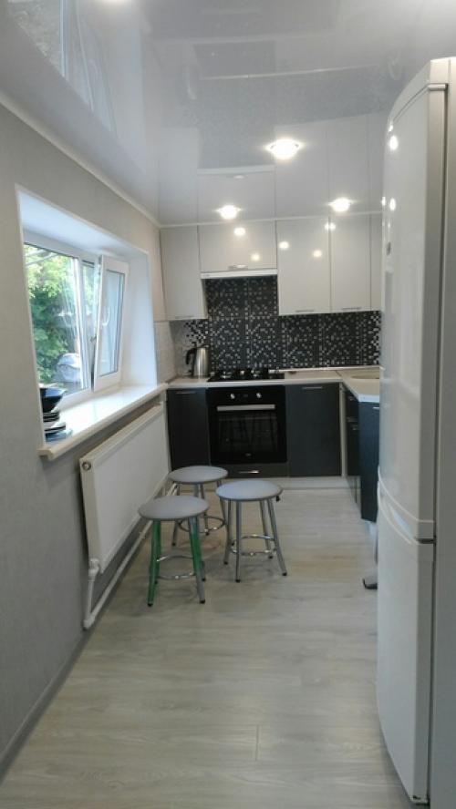 Из пристройки с потолками высотой 2 м сделали кухню. 01