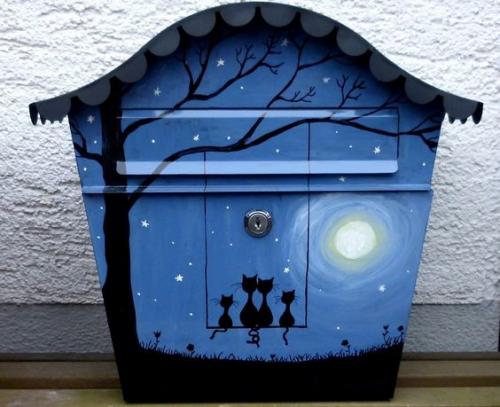 К оформлению почтового ящика дачного дома можно подойти с фантазией. 06