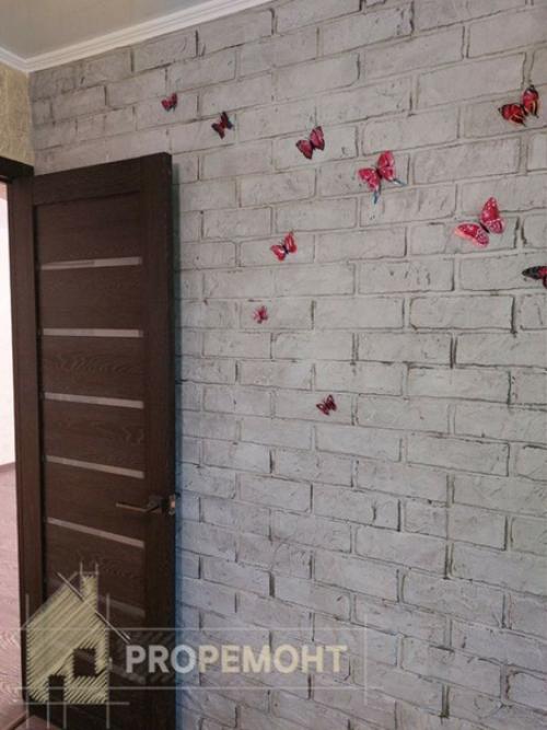 Выполнено утепление пенопластом по периметру квартиры, так же проложен теплый пол - комната коридор, кухня, ванная. 05