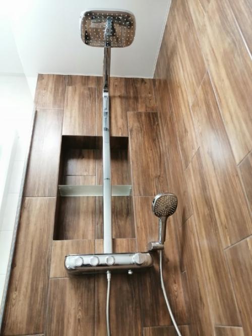 Сан.  Узел с душевой в строительном исполнении в трехкомнатной хрущевке после небольшого расширения и кап. 01