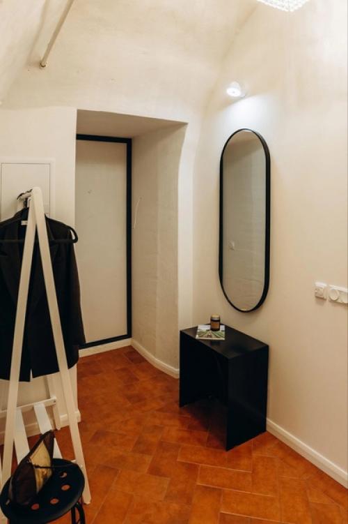 Дизайнер келью в уютную квартиру для сдачи в аренду превратил. 02