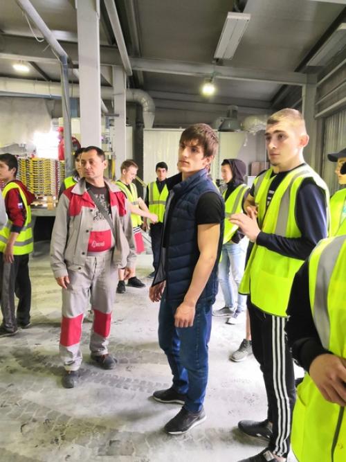 Экскурсия по заводу студентов ивановского политехнического колледжа прошла насыщенно и познавательно. 09