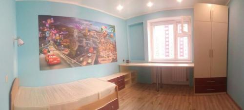 Детская.  Все сделал один, кроме натяжного потолка. 08