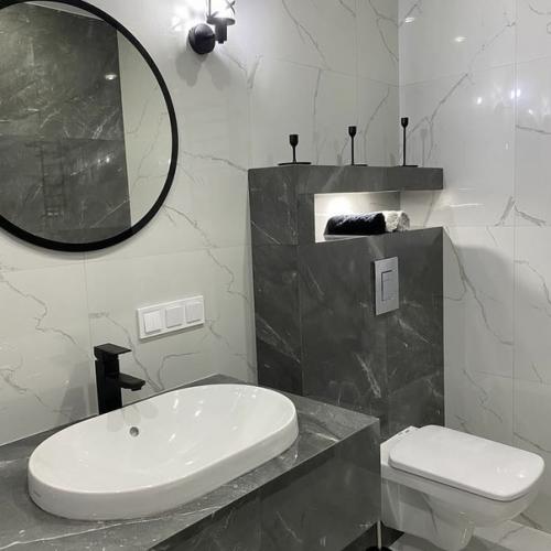 70 кв.  м. кухня - студия + 2 спальни. 06