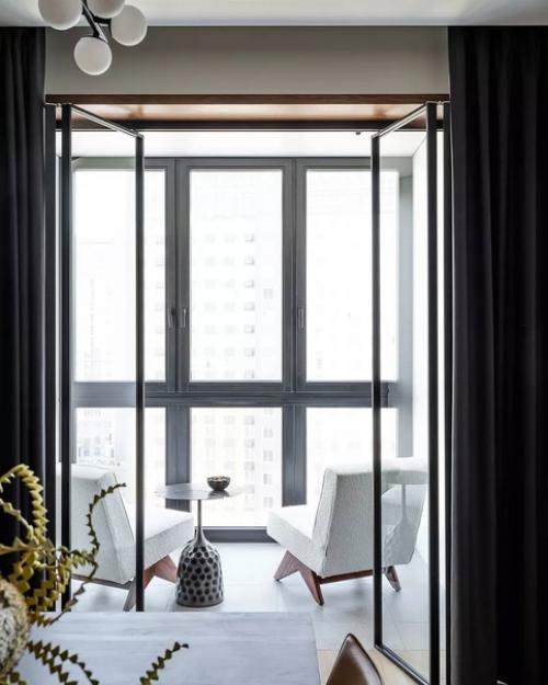 Дизайнеры полную перепланировку провели. 01