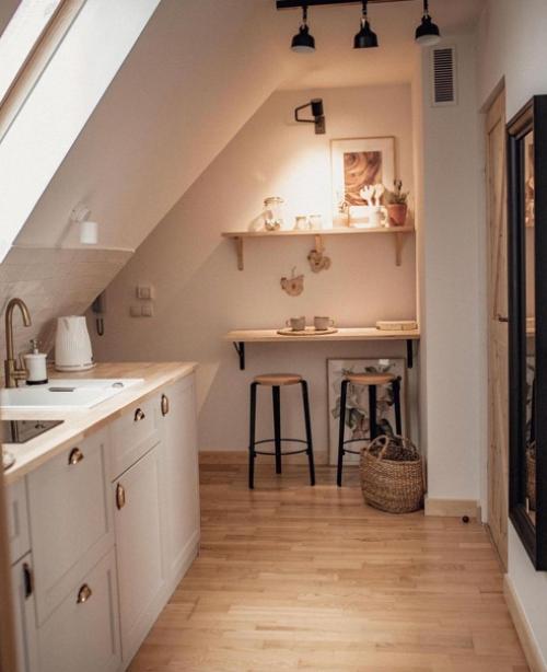 Почему-то в последнее время меня на такие дома тянет. 01