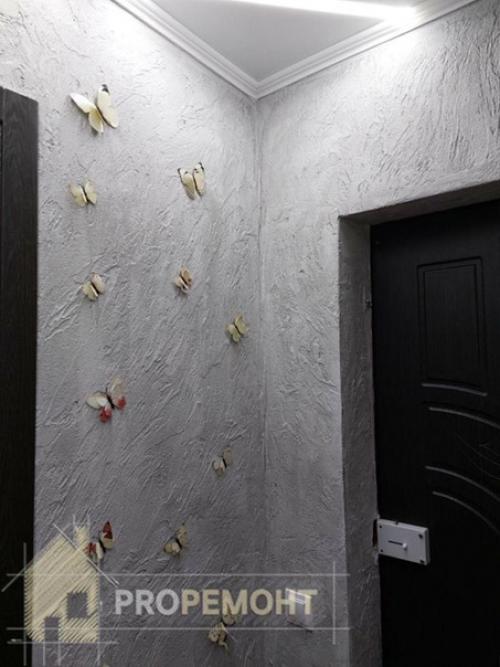 Выполнено утепление пенопластом по периметру квартиры, так же проложен теплый пол - комната коридор, кухня, ванная. 08