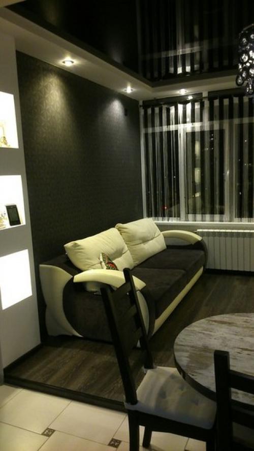 Интересны мнения, это наша кухня - студия черный пол сделан в виде подиума. 04