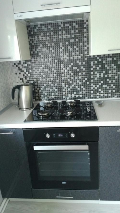 Из пристройки с потолками высотой 2 м сделали кухню. 04