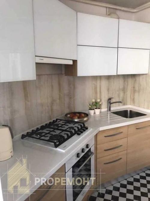 Предлагаю вашему вниманию уютную кухню - студию. 03