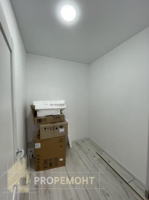 Квартира с современным дизайнерским ремонтом, с использованием натурального дерева в интерьере. 08